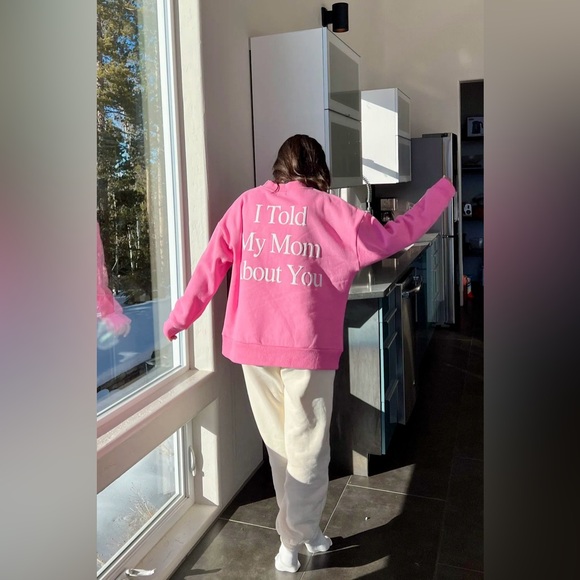 YLLW THE LABEL | I TOLD MY MOM ABOUT YOU CREWNECK SIZE S PINK - Picture 3 of 7